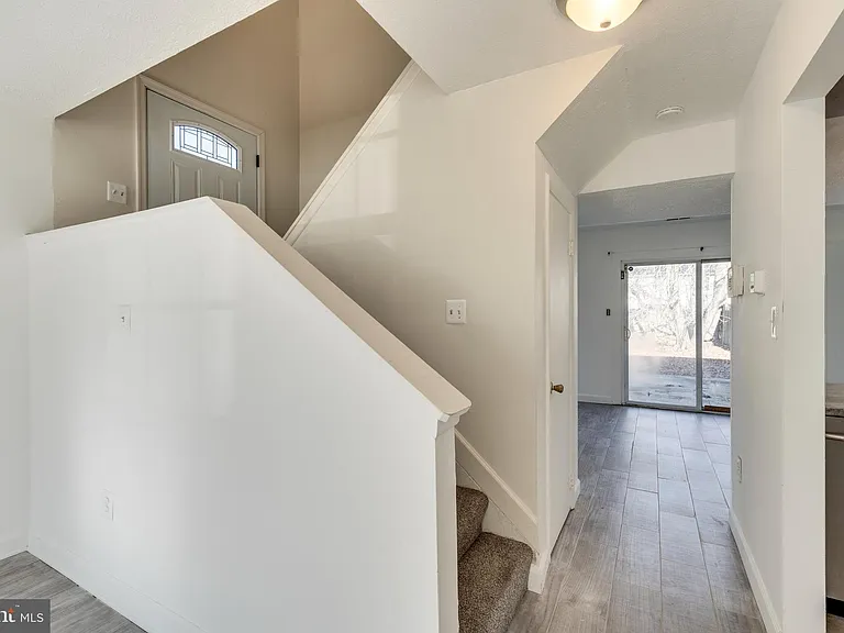 1015 Copperfield Ct — Photo 3