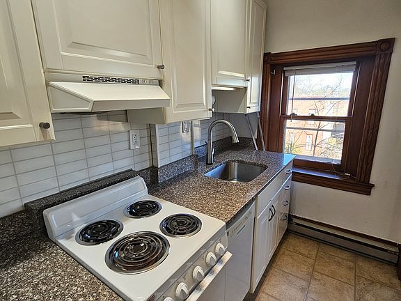 3rd image of 109 5th St SE APT 3