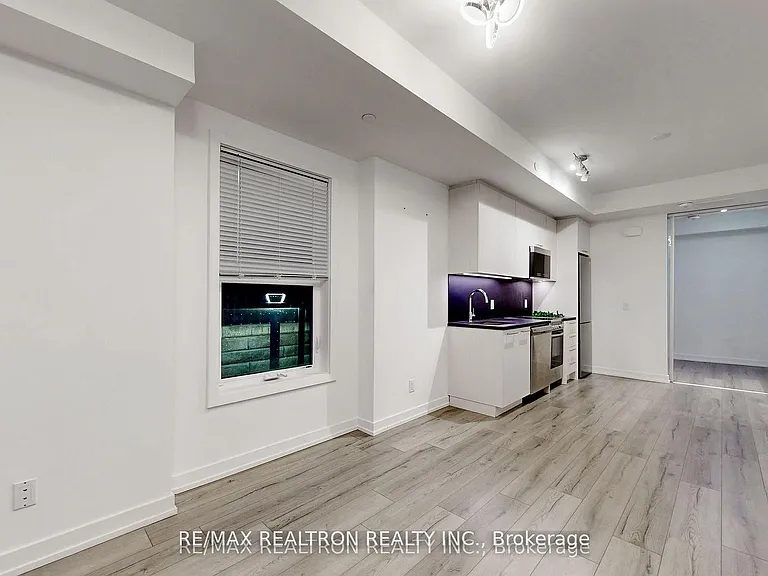 260 Finch Ave E #Townhouse 1 — Photo 7