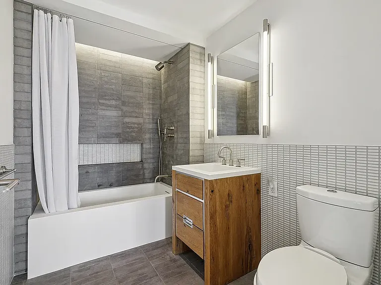 211 E 13th St #PENTHOUSE — Photo 13