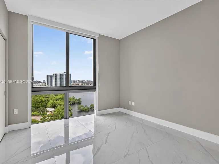 16385 Biscayne Blvd #1215 — Photo 17