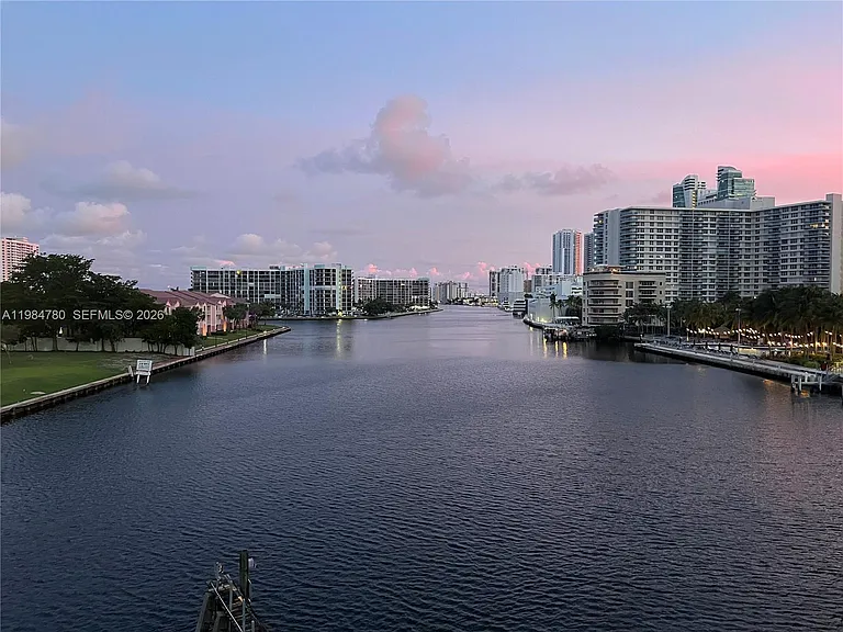 1825 S Ocean Dr #305 — Photo 28