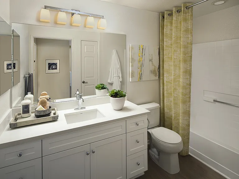 Las Flores Apartment Homes — Photo 10