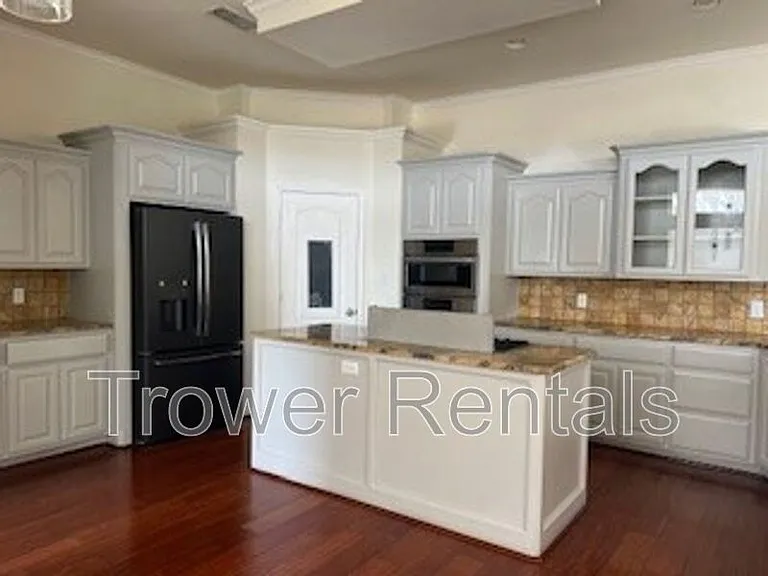 8104 San Antonio St — Photo 35