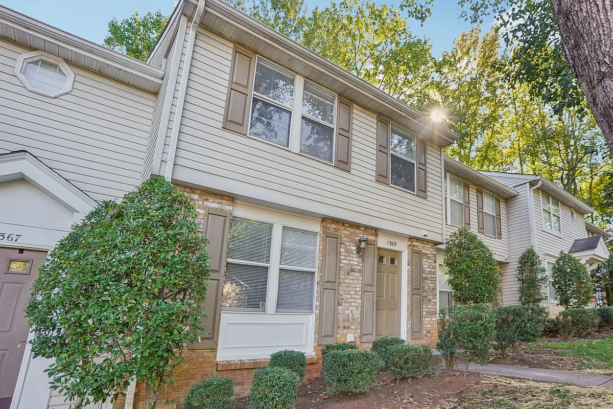 Building Photo - 1369 Maple Shade Ln