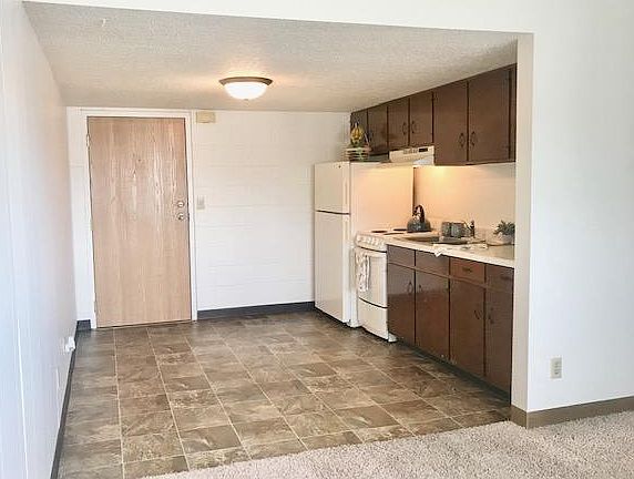 3rd image of 202 6th Ave N #210