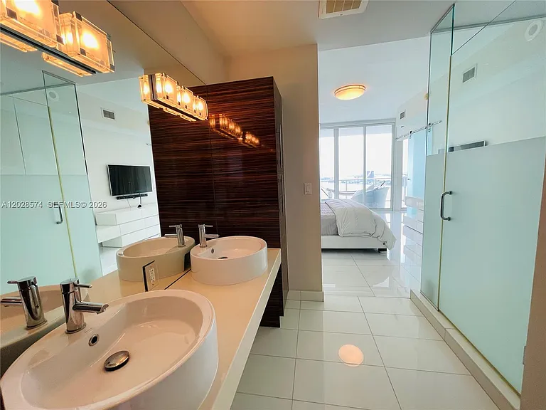 2020 N Bayshore Dr #2008 — Photo 26
