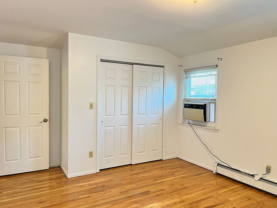 1st image of 20-00 120th St