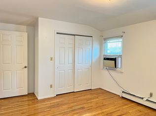20-00 120th St, College Pt, NY 11356