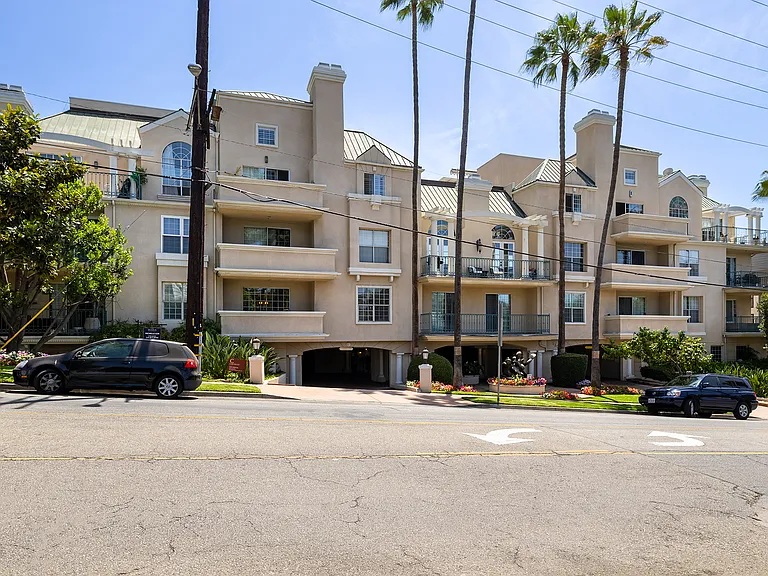 930 N Doheny Dr #415 — Photo 24