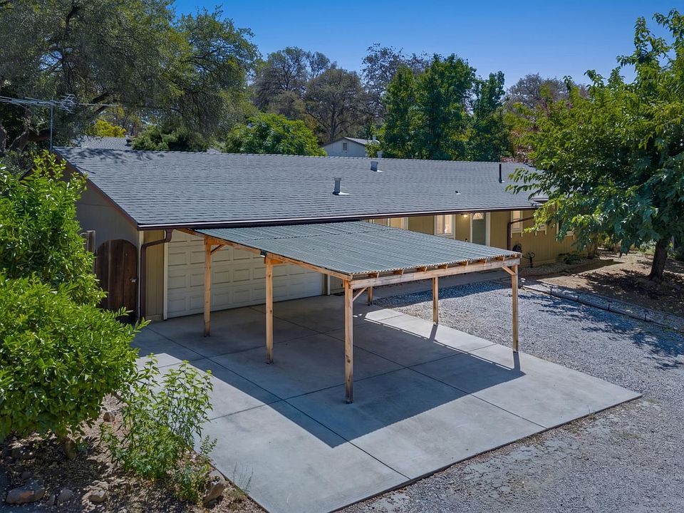 1st image of 861 Live Oak Way