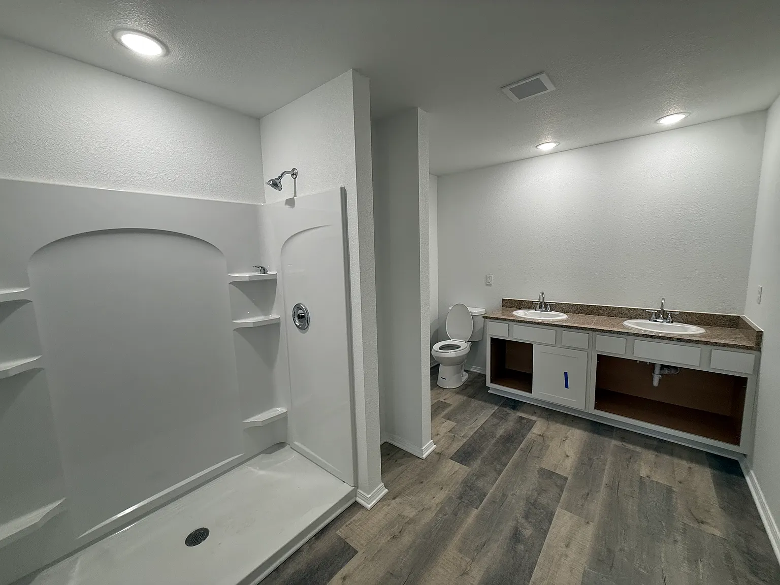 3 bed, 2.5 bath, 1940 sqft, $2,400 — Photo 3