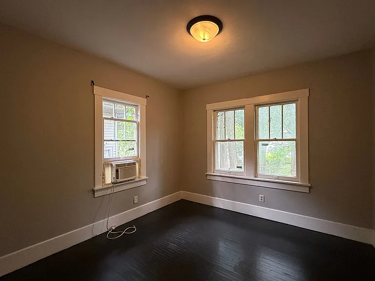 1454 E Main St — Photo 14