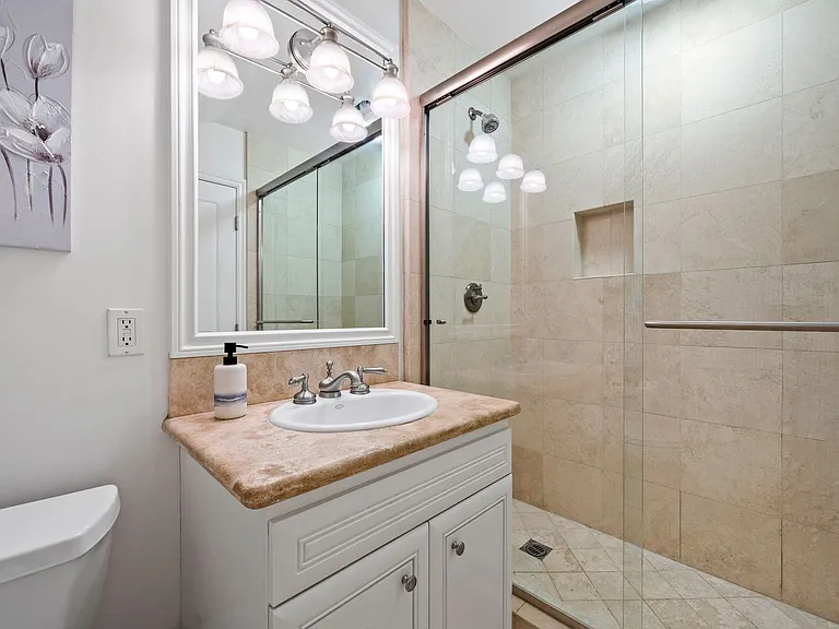 426.5 Narcissus Ave — Photo 20