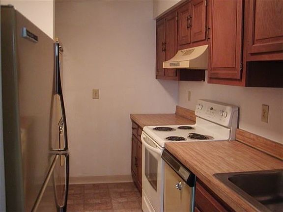 2nd image of 47 Point Of Woods Dr
