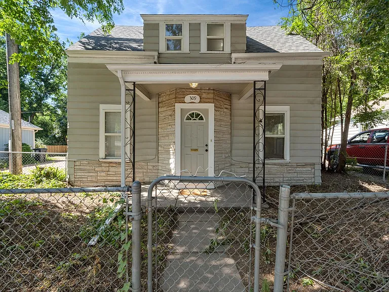 309 E Las Vegas St — Photo 1