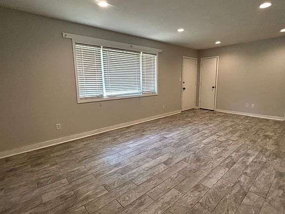 4th image of 310 Bounds St