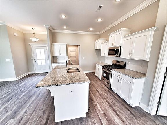 3rd image of 1633 S Laurel Lndg