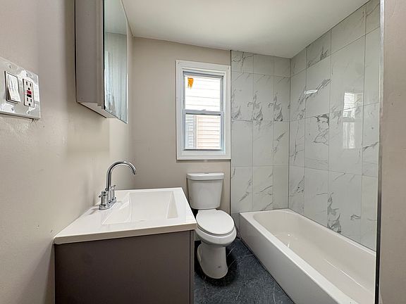 5th image of 137 Wilkinson Ave APT 2L