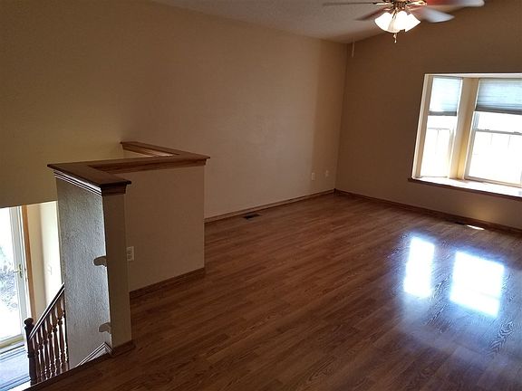 2nd image of 520 E Showalter St