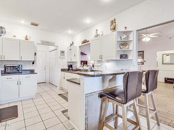 5th image of 221 Windsor Way