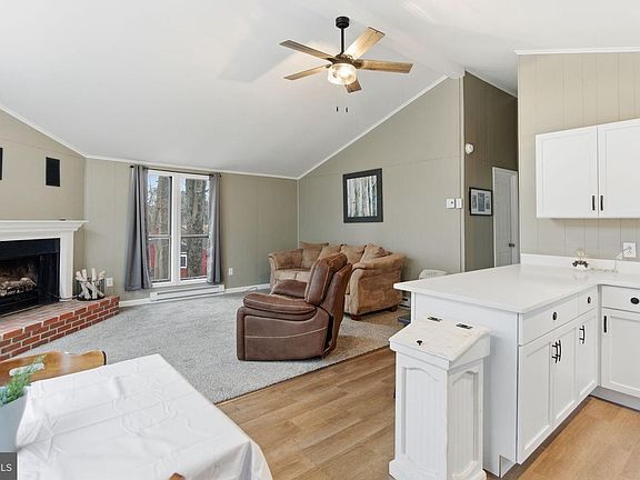 2nd image of 15 Oneida Trl