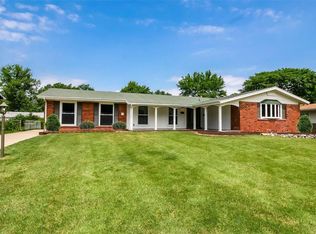 3285 Classic Dr, Florissant, MO 63033