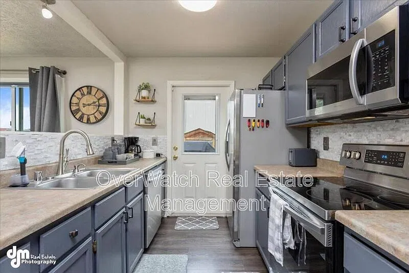 2 bed, 1.0 bath, 880 sqft, $2,200 — Photo 1