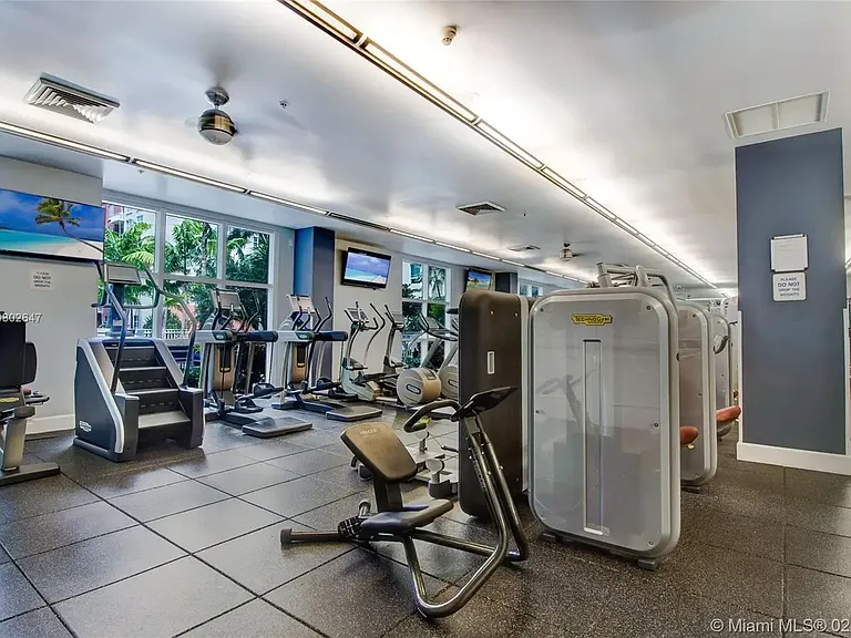 2000 N Bayshore Dr #218 — Photo 7