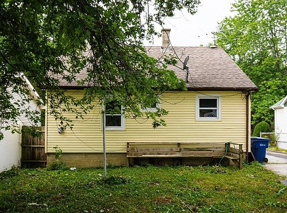 5th image of 9539 Natoma Ave