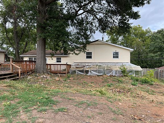 3rd image of 2918 E Clovis Circle