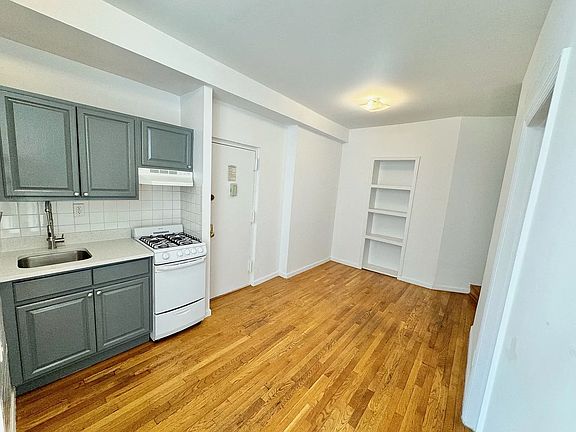 4th image of 79 Thompson St APT 2