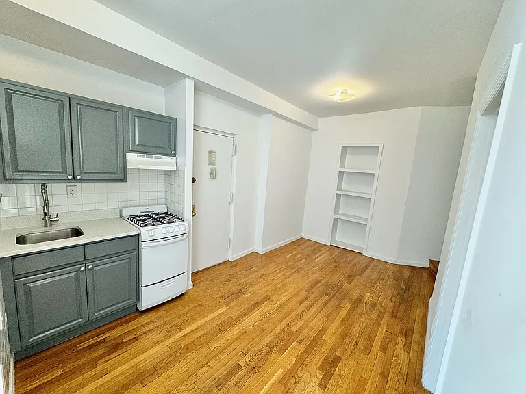 79 Thompson St #2 — Photo 4