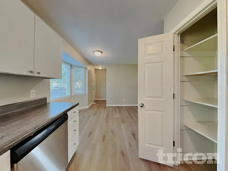 1004 Spruce Dr — Photo 4