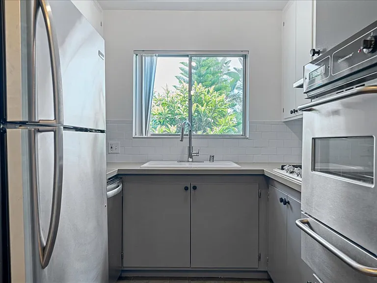 1437 E Windsor Rd #16 — Photo 3
