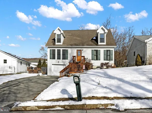 3 Independence Dr, Mount Holly Springs, PA 17065