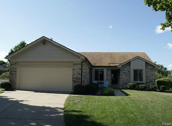 3rd image of 8942 Knolson Ave