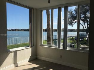 2841 N Oakland Forest Dr, Fort Lauderdale, FL 33309