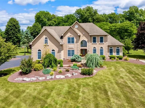 430 Hemlock Ln, Nazareth, PA 18064