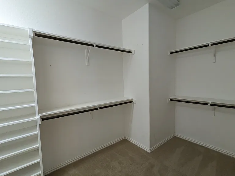 591 Deverson Dr — Photo 11