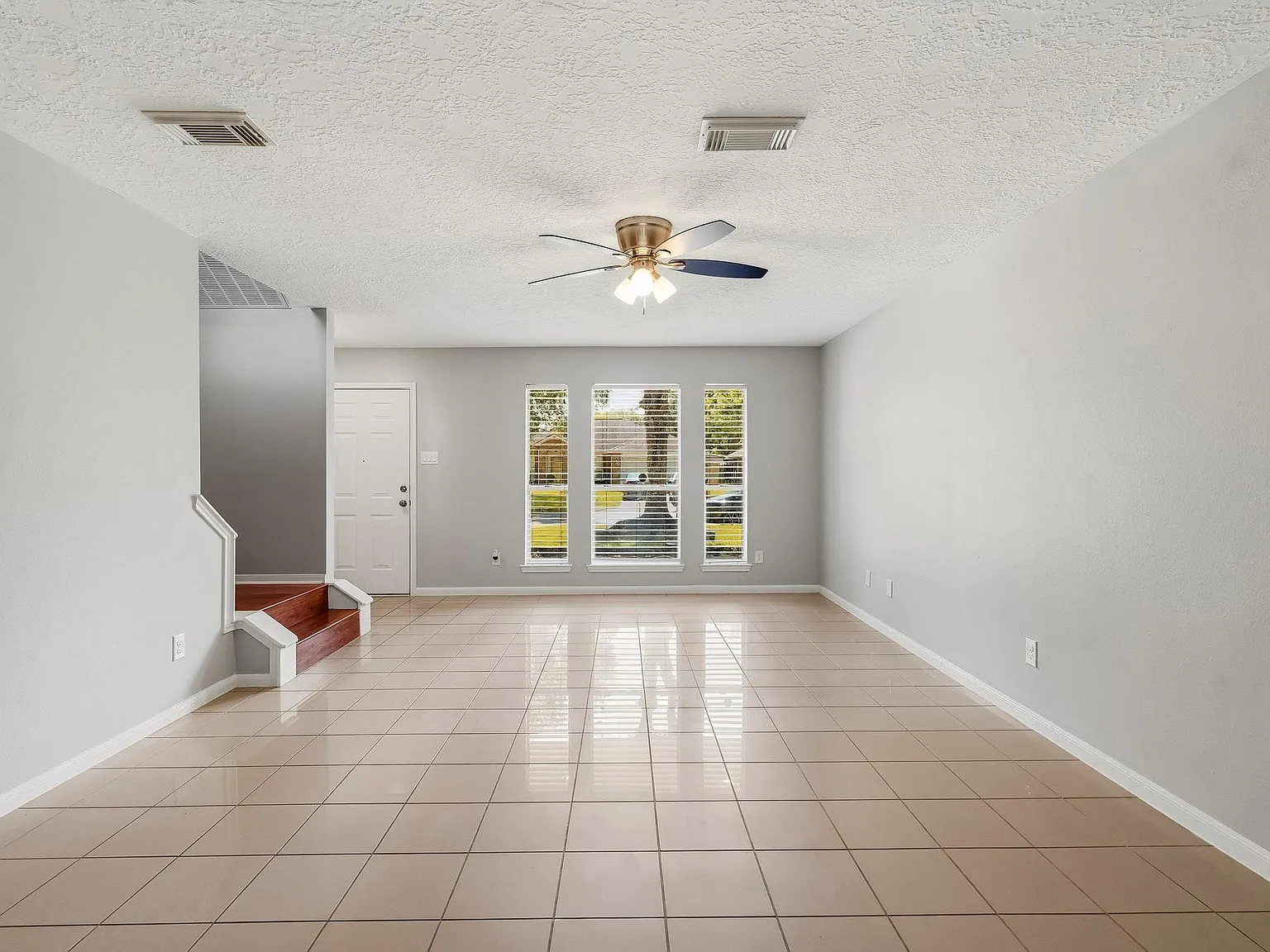 3 bed, 2.5 bath, 2109 sqft, $2,250 — Photo 3
