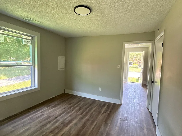 610 E Jefferson St — Photo 3