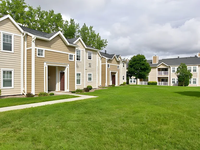 Country Club Manor — Photo 11