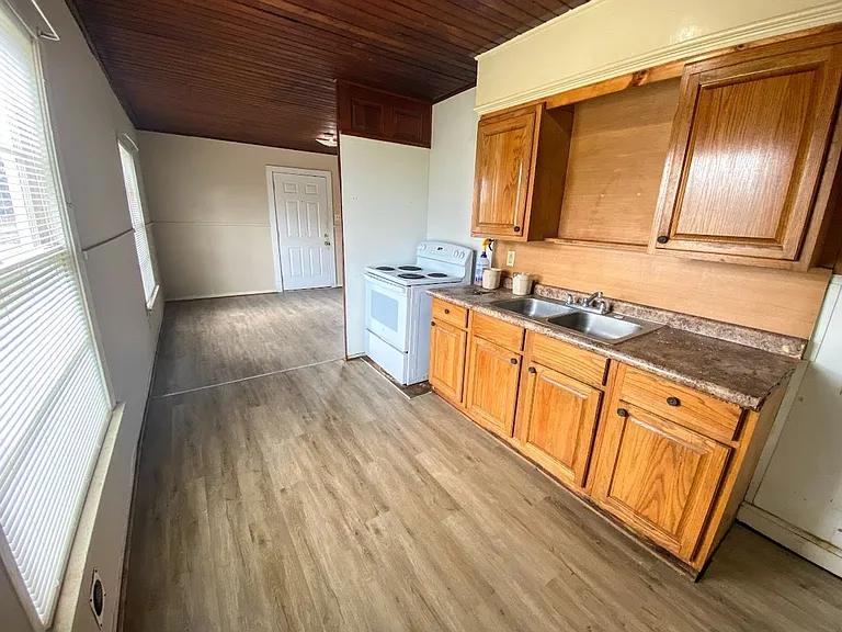 2709 Cline St — Photo 7