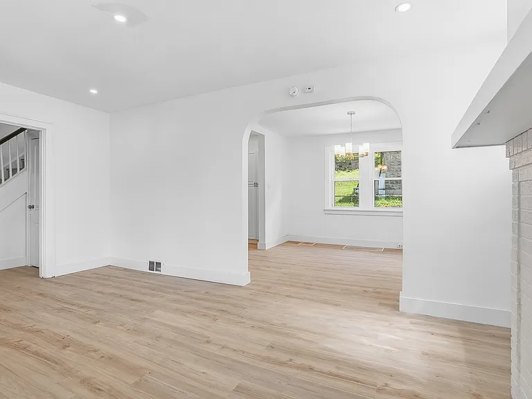 7806 Saint Lawrence Ave — Photo 5