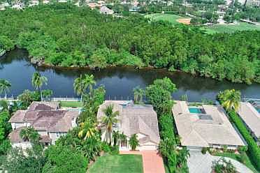 Home For Sale In Carriage Hill