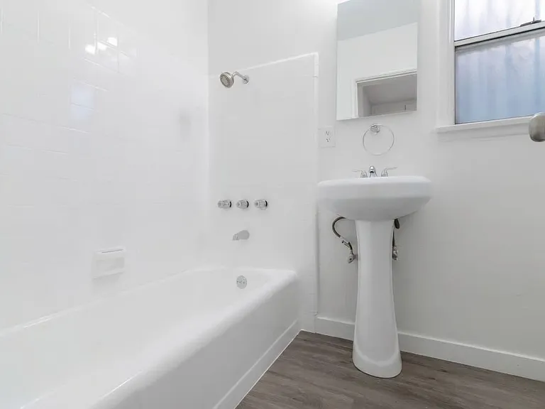 1127 W 111th St #1127 — Photo 12