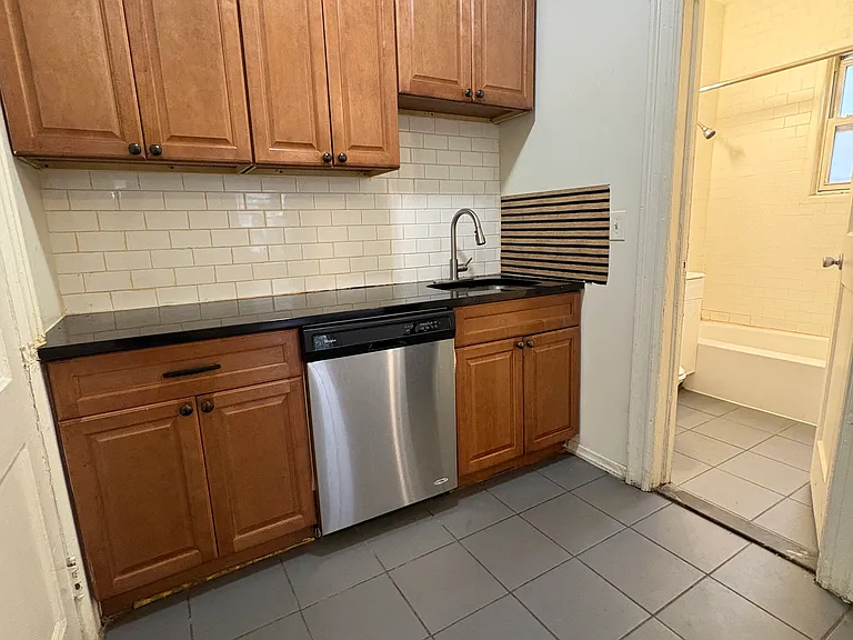 350 Danforth Ave #2 — Photo 5