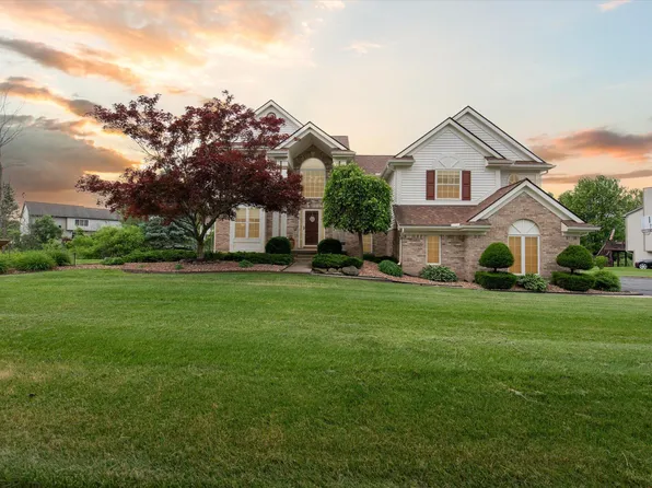 42957 Winding Pond Trl, Belleville, MI 48111