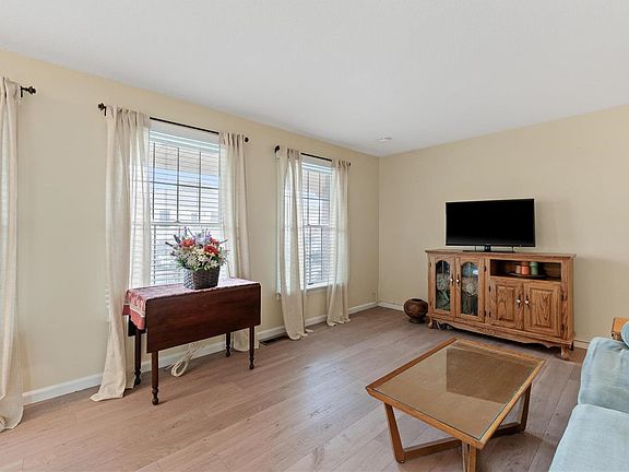 3rd image of 4357 Chateau De Ville Dr